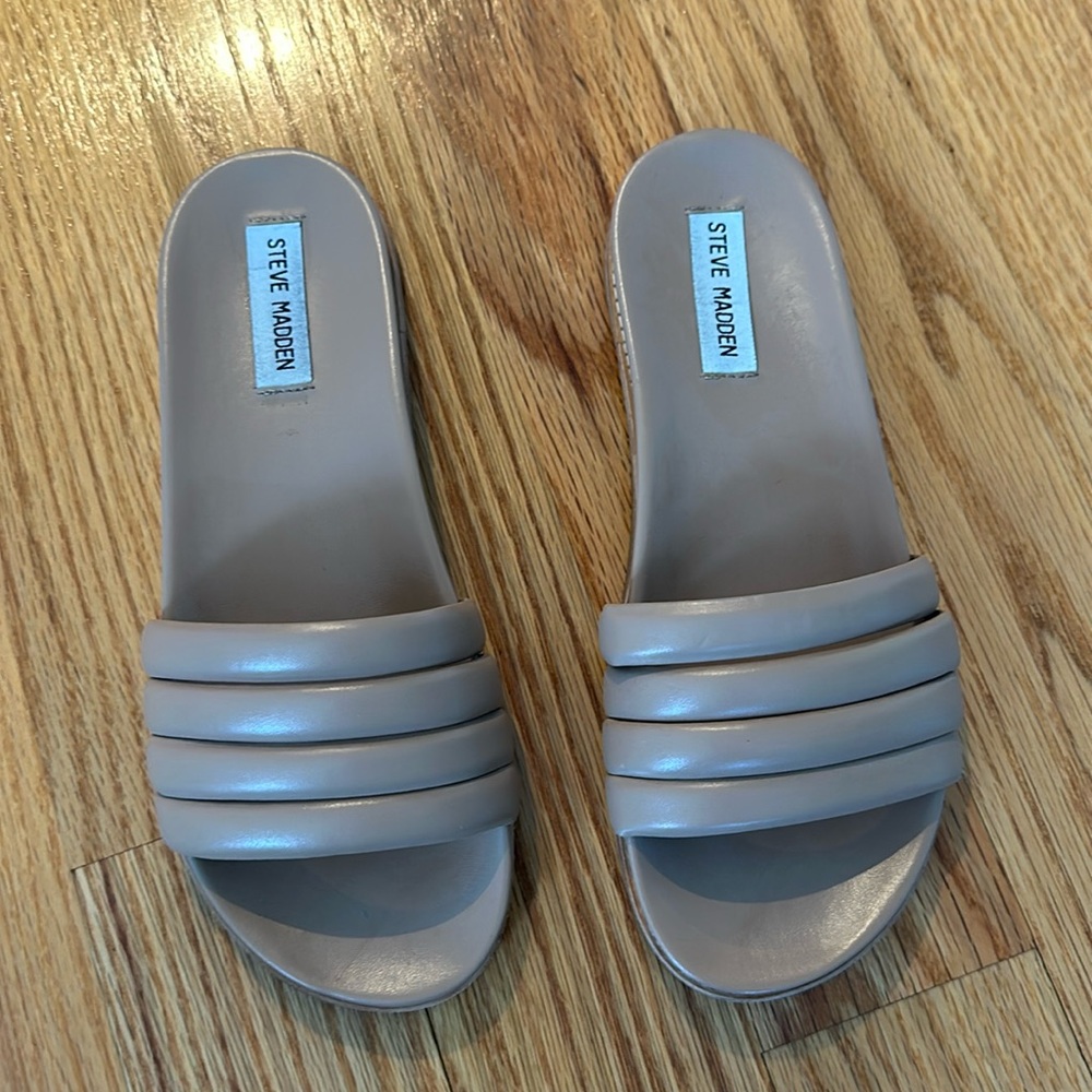 Like new Steve Madden Slides